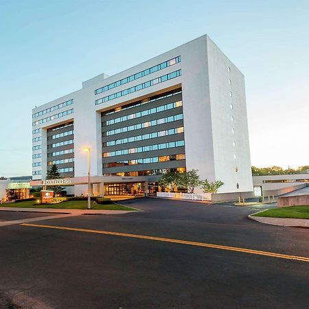 Отель Doubletree By Hilton Бингемтон Экстерьер фото